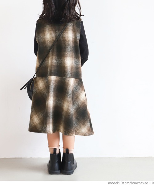 coca（coca）（コカ）の「キッズ 親子お揃い前後2wayヘビーネルチェック柄フレアジャンパースカート（ジャンパースカート・キッズ・ブラウン/オレンジ・100/110/120/130）」の6枚目の写真