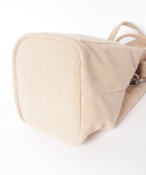 Guess（ゲス）の「CORDUROY Bucket Bag（ハンドバッグ・レディース・ブルー/ベージュ・ONE SIZE）」の18枚目の写真