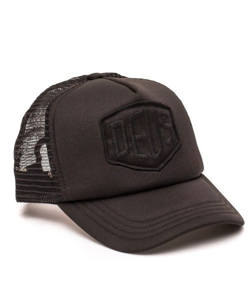 DEUS EX MACHINA（デウスエクスマキナ）の「BAYLANDS TRUCKER　ナイロンメッシュキャップ（キャップ・メンズ・ブルー系その他/レッド系その他/ブラック×グレー/ブラック×ホワイト/ブラック・OS）」の2枚目の写真