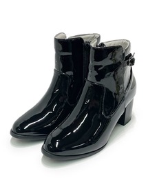 Ortensia（オルテンシア）の「Ortensia  オルテンシア ベルトデザインチャンキーヒールショートブーツ（防水仕様）（ブーツ）」