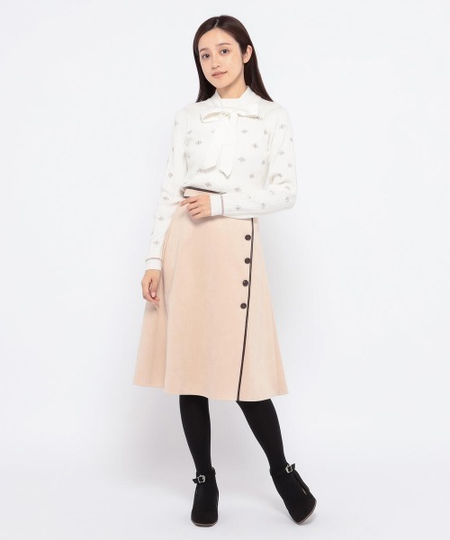 MISCH MASCH(ミッシュマッシュ)の「スエード合皮パイピングスカート(スカート・レディース・ベージュ/ベビーピンク・MEDIUM/SMALL)」の3枚目の写真