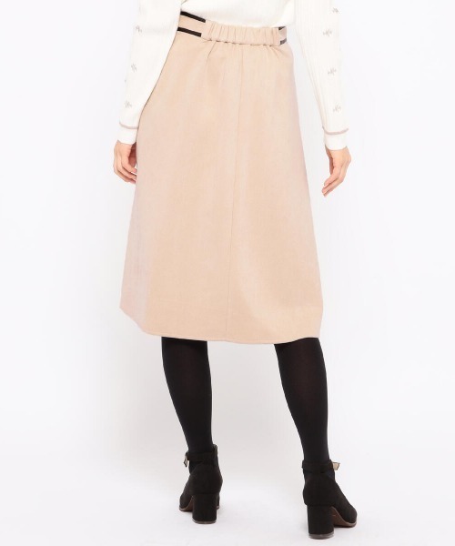 MISCH MASCH(ミッシュマッシュ)の「スエード合皮パイピングスカート(スカート・レディース・ベージュ/ベビーピンク・MEDIUM/SMALL)」の5枚目の写真