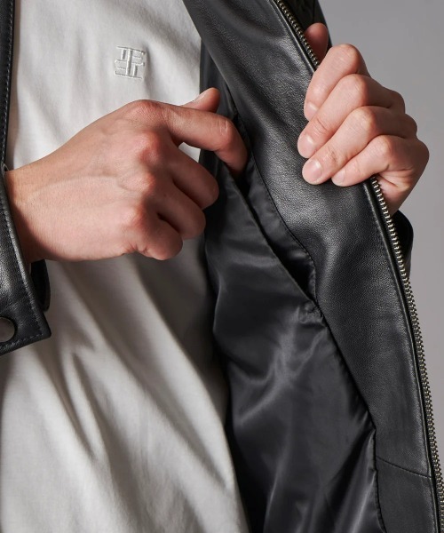 TETE HOMME(テットオム)の「イタリアンレザーブルゾン(ライダースジャケット・メンズ・ブラック・LARGE/MEDIUM/SMALL)」の11枚目の写真