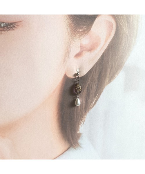 tone(トーン)の「【-lensa-】チェコガラスで小ぶりピアス(MA)(ピアス(両耳用)・レディース・パープル・FREE)」の3枚目の写真