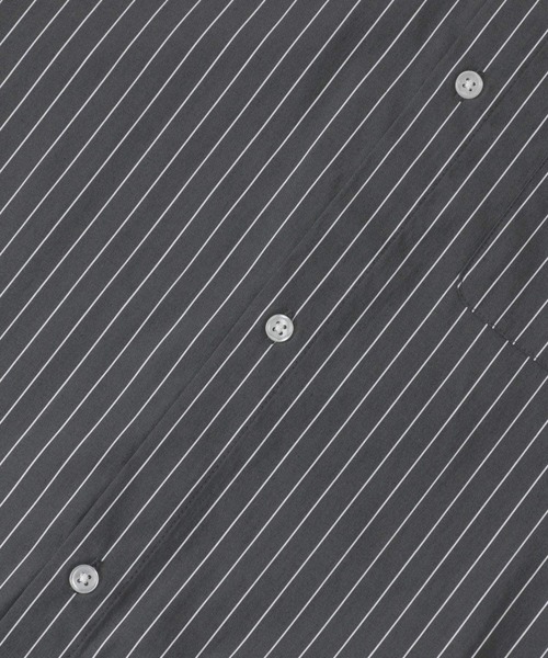 ITEMS URBANRESEARCH(アイテムズ アーバンリサーチ)の「オーバーサイズストライプシャツ(シャツ/ブラウス・メンズ・ブラック/ネイビー/ブルー・LARGE/MEDIUM)」の5枚目の写真