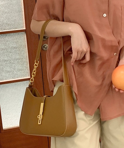 LA VORAGINE(ラ ヴォラジネ)の「ショルダーバッグ(ショルダーバッグ・レディース・アイボリー/ベージュ/ライトグリーン/モカ/ブラック・FREE)」の19枚目の写真