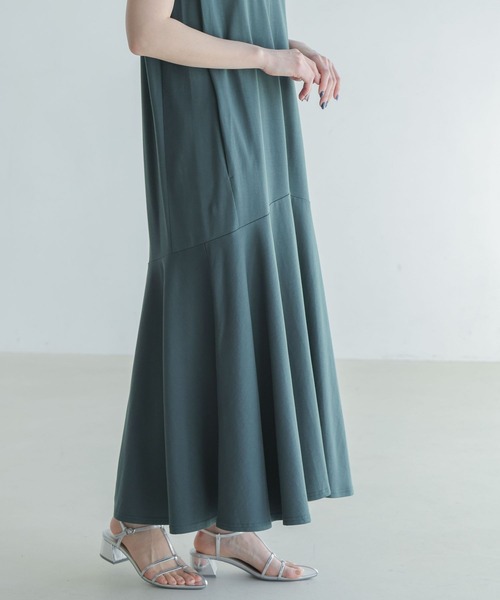 yuw（ユウ）の「Ｃフレアノースリーブワンピース　199141（ワンピース・レディース・チャコールグレー/ブラック/グリーン/ブルー・FREE）」の17枚目の写真