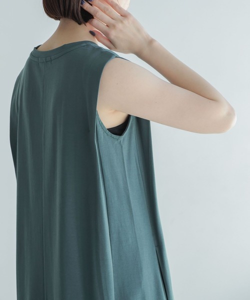 yuw（ユウ）の「Ｃフレアノースリーブワンピース　199141（ワンピース・レディース・チャコールグレー/ブラック/グリーン/ブルー・FREE）」の16枚目の写真