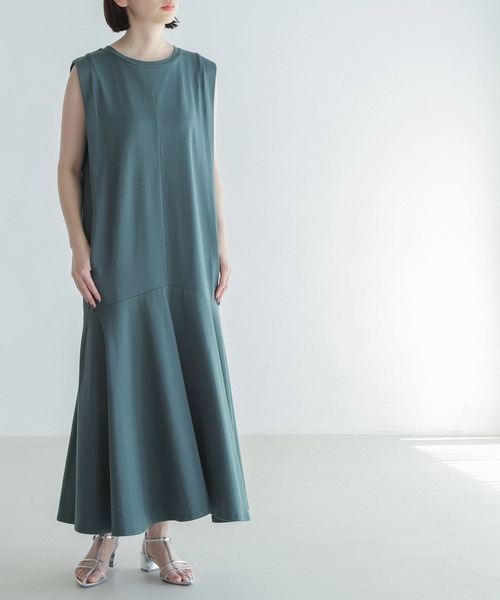 yuw（ユウ）の「Ｃフレアノースリーブワンピース　199141（ワンピース・レディース・チャコールグレー/ブラック/グリーン/ブルー・FREE）」の13枚目の写真