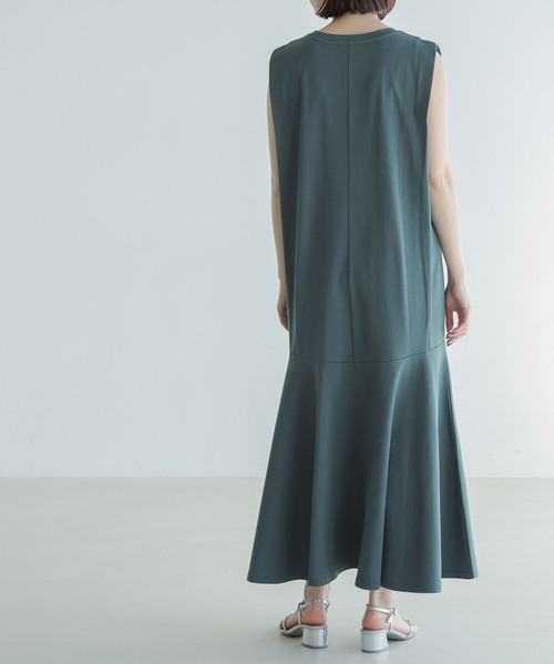 yuw（ユウ）の「Ｃフレアノースリーブワンピース　199141（ワンピース・レディース・チャコールグレー/ブラック/グリーン/ブルー・FREE）」の15枚目の写真