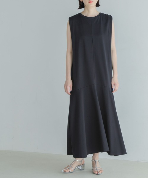 yuw（ユウ）の「Ｃフレアノースリーブワンピース　199141（ワンピース・レディース・チャコールグレー/ブラック/グリーン/ブルー・FREE）」の5枚目の写真