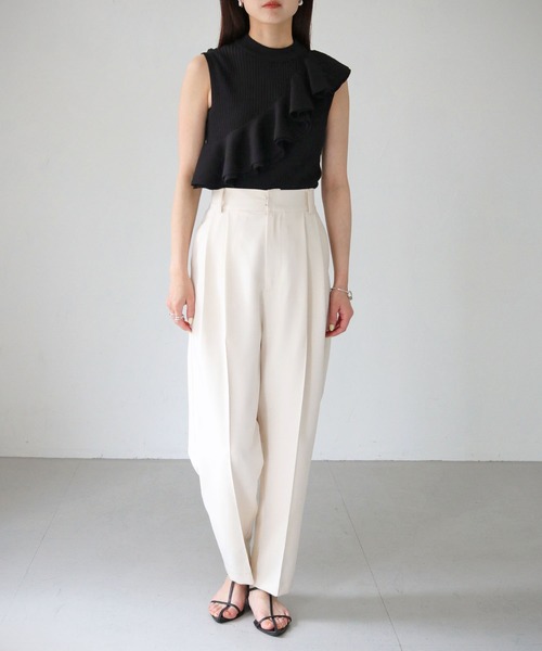cheriella(シェリエラ)の「【cheriella】WEB限定ラッフルフリルノースリーブリブニット(ニット/セーター・レディース・ブラック/カーキ/ブルー/マスタード・M)」の10枚目の写真