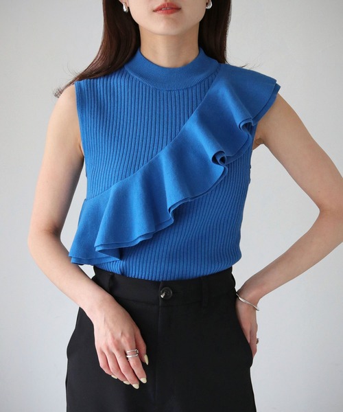 cheriella(シェリエラ)の「【cheriella】WEB限定ラッフルフリルノースリーブリブニット(ニット/セーター・レディース・ブラック/カーキ/ブルー/マスタード・M)」の21枚目の写真