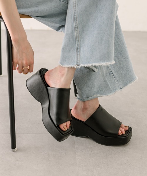 mystic（ミスティック）の「ボリュームサンダル（サンダル・レディース・ブラック/アイボリー・36/37/38）」の2枚目の写真