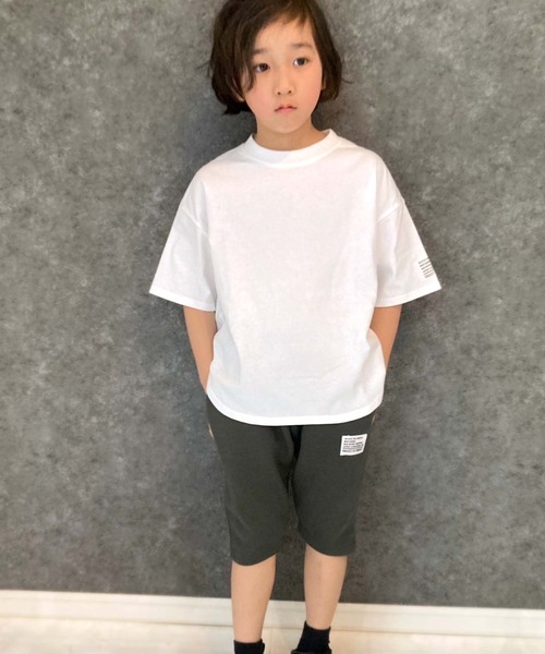 THE CASUAL(カジュアル)の「BIGシルエット 無地半袖ヘムT(Tシャツ/カットソー・キッズ・オフホワイト/ベージュ/ダークグリーン/杢グレー/チャコール/ブラック・160cm/140cm/120cm/150cm/130cm/110cm)」の7枚目の写真