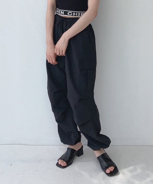 AS KNOW AS plus(アズノゥアズプラス)の「〇シャカナイロンミリタリーカーゴパンツ(カーゴパンツ・レディース・アイボリー/カーキ/サックスブルー/ブラック/グレー/ピンク・FREE)」の3枚目の写真