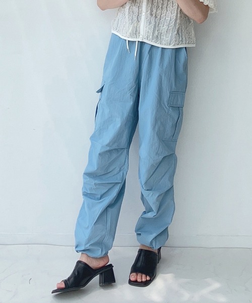 AS KNOW AS plus(アズノゥアズプラス)の「〇シャカナイロンミリタリーカーゴパンツ(カーゴパンツ・レディース・アイボリー/カーキ/サックスブルー/ブラック/グレー/ピンク・FREE)」の18枚目の写真