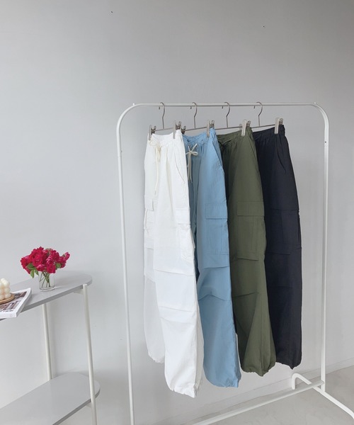 AS KNOW AS plus(アズノゥアズプラス)の「〇シャカナイロンミリタリーカーゴパンツ(カーゴパンツ・レディース・アイボリー/カーキ/サックスブルー/ブラック/グレー/ピンク・FREE)」の16枚目の写真