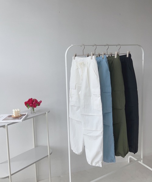 AS KNOW AS plus(アズノゥアズプラス)の「〇シャカナイロンミリタリーカーゴパンツ(カーゴパンツ・レディース・アイボリー/カーキ/サックスブルー/ブラック/グレー/ピンク・FREE)」の21枚目の写真