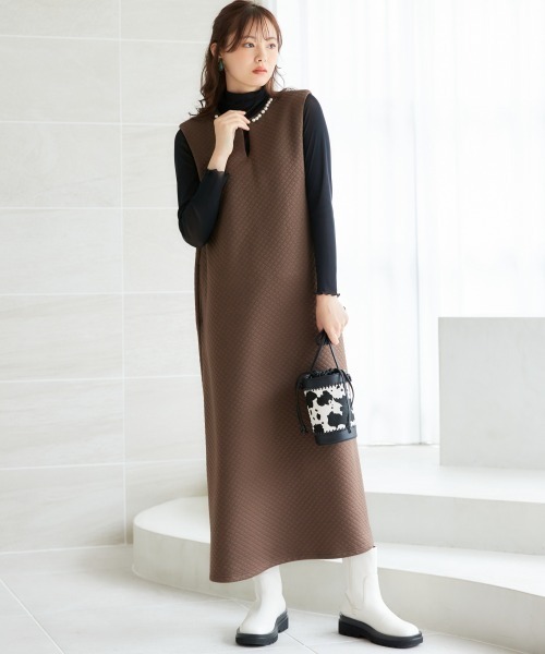 miclat（ミクラ）の「大きいサイズ　キーネックキルティングワンピース　miclat（ワンピース・レディース・ブラック/ブラウン・L/LL/3L/4L/5L）」の5枚目の写真