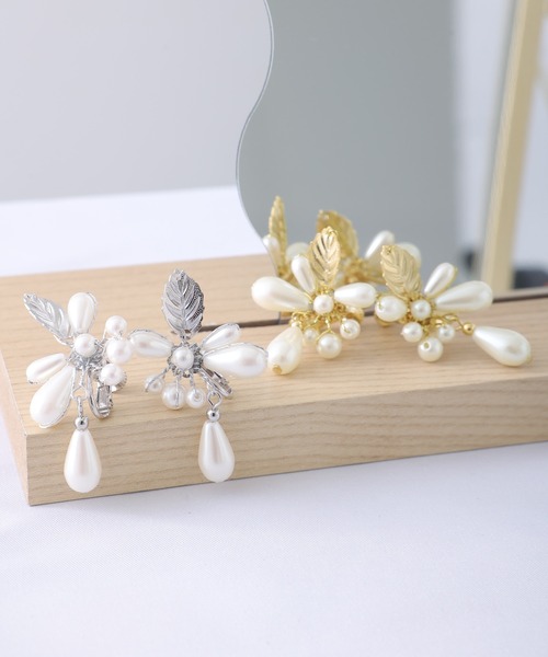 PourVous（プールヴー）の「リーフモチーフパールイヤリング 結婚式 同窓会 オケージョン 二次会（イヤリング・レディース・シルバー/ゴールド・FREE）」の3枚目の写真