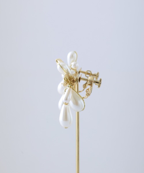 PourVous（プールヴー）の「リーフモチーフパールイヤリング 結婚式 同窓会 オケージョン 二次会（イヤリング・レディース・シルバー/ゴールド・FREE）」の8枚目の写真