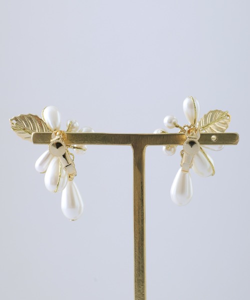 PourVous（プールヴー）の「リーフモチーフパールイヤリング 結婚式 同窓会 オケージョン 二次会（イヤリング・レディース・シルバー/ゴールド・FREE）」の9枚目の写真