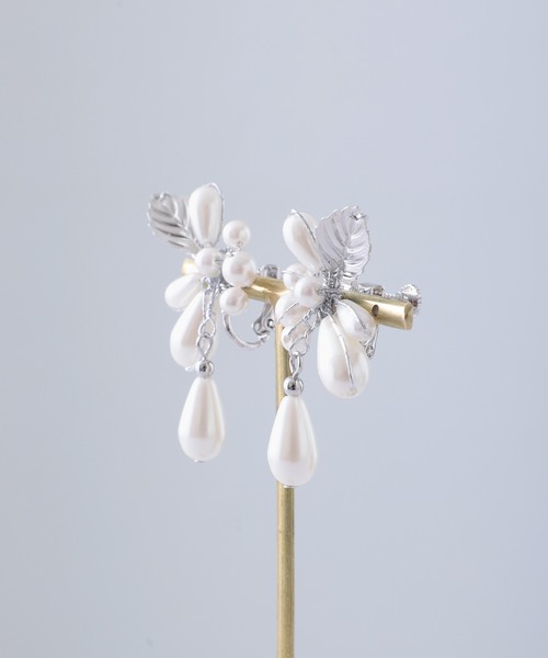 PourVous（プールヴー）の「リーフモチーフパールイヤリング 結婚式 同窓会 オケージョン 二次会（イヤリング・レディース・シルバー/ゴールド・FREE）」の11枚目の写真