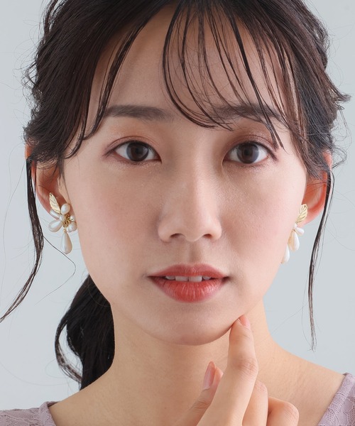 PourVous（プールヴー）の「リーフモチーフパールイヤリング 結婚式 同窓会 オケージョン 二次会（イヤリング・レディース・シルバー/ゴールド・FREE）」の14枚目の写真