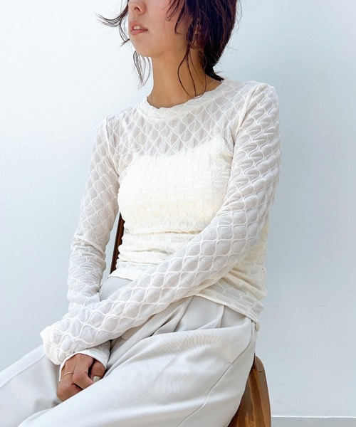 y/m by misato（イムバイミサト）の「ジオメトリックジャガードシアートップス（Tシャツ/カットソー・レディース・アイボリー/ブラック・FREE）」の3枚目の写真