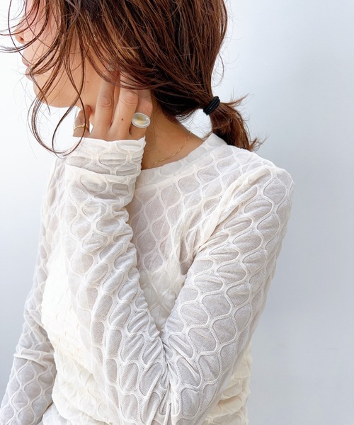 y/m by misato（イムバイミサト）の「ジオメトリックジャガードシアートップス（Tシャツ/カットソー・レディース・アイボリー/ブラック・FREE）」の4枚目の写真