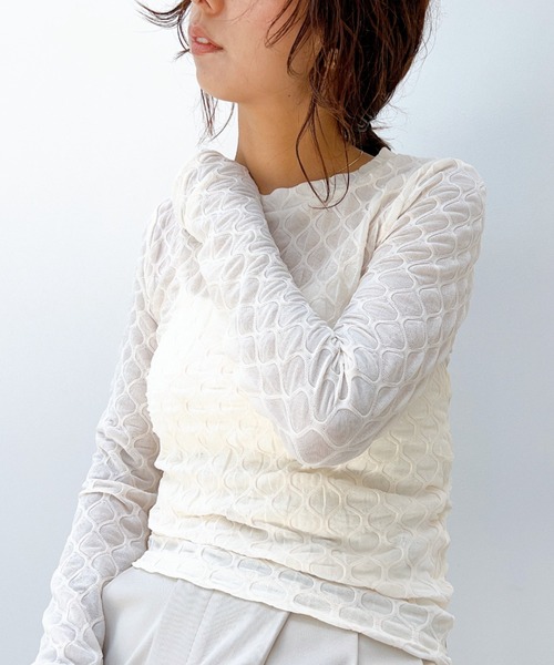 y/m by misato（イムバイミサト）の「ジオメトリックジャガードシアートップス（Tシャツ/カットソー・レディース・アイボリー/ブラック・FREE）」の5枚目の写真