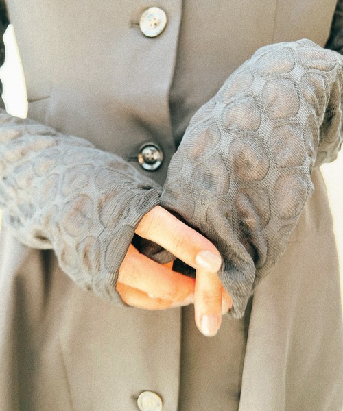 y/m by misato（イムバイミサト）の「ジオメトリックジャガードシアートップス（Tシャツ/カットソー・レディース・アイボリー/ブラック・FREE）」の8枚目の写真