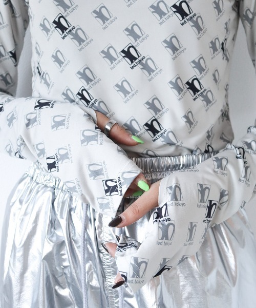 led.tokyo（レッドトウキョウ）の「【led.tokyo】HIGH NECK ORIGINAL PRINT TOPS（その他トップス・レディース・ブラック/グレー/レッド・FREE）」の9枚目の写真