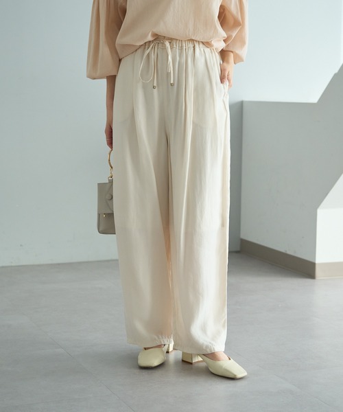 PUAL CE CIN（ピュアルセシン）の「パウダーサテンイージーパンツ（その他パンツ・レディース・ベージュ/ブラック/アイボリー・FREE）」の2枚目の写真
