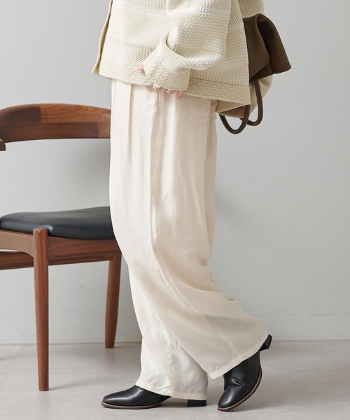 PUAL CE CIN（ピュアルセシン）の「パウダーサテンイージーパンツ（その他パンツ・レディース・ベージュ/ブラック/アイボリー・FREE）」の4枚目の写真