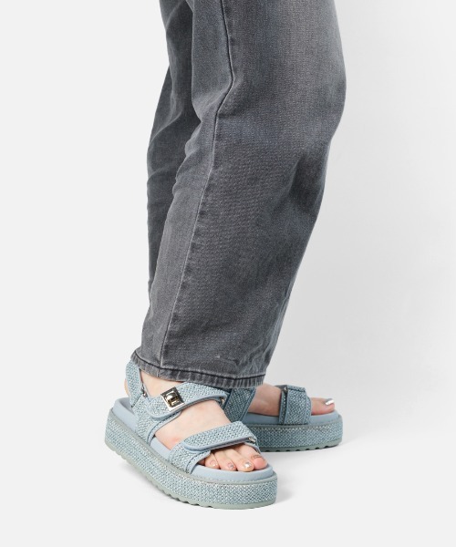 STEVE MADDEN(スティーブマデン)の「ダブルベルトラフィアサンダル/STEVE MADDEN BIGMONA-US(サンダル・レディース・ナチュラル/ブラック/ブルー・23.0cm/24.5cm/24.0cm/23.5-24/23.5cm/22.5cm/25.0-25.5)」の3枚目の写真
