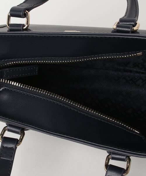 TOMMY HILFIGER（トミーヒルフィガー）の「【Oggi掲載】【FUDGE掲載】モノタイプミニトートバッグ（ショルダーバッグ・レディース・ホワイト/ベージュ/ネイビー/ライトブルー・FREE）」の18枚目の写真