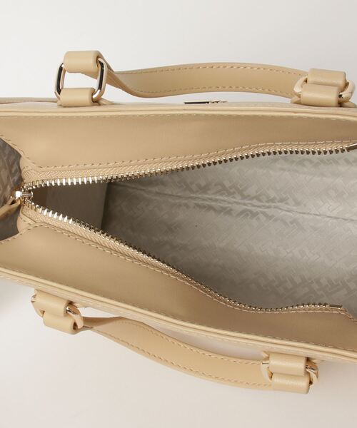 TOMMY HILFIGER（トミーヒルフィガー）の「【Oggi掲載】【FUDGE掲載】モノタイプミニトートバッグ（ショルダーバッグ・レディース・ホワイト/ベージュ/ネイビー/ライトブルー・FREE）」の19枚目の写真