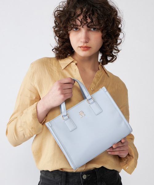 TOMMY HILFIGER（トミーヒルフィガー）の「【Oggi掲載】【FUDGE掲載】モノタイプミニトートバッグ（ショルダーバッグ・レディース・ホワイト/ベージュ/ネイビー/ライトブルー・FREE）」の3枚目の写真