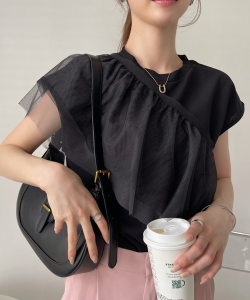 Eclat one(エクラワン)の「マルチウェイ グラデーション チュールフリル付き フレンチスリーブカットソー(Tシャツ/カットソー・レディース・ブラック/アイボリー/ライトグレー/チャコールグレー・FREE)」の11枚目の写真