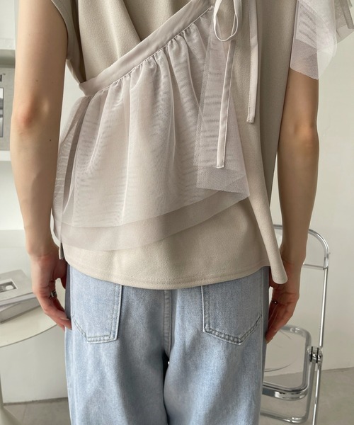 Eclat one(エクラワン)の「マルチウェイ グラデーション チュールフリル付き フレンチスリーブカットソー(Tシャツ/カットソー・レディース・ブラック/アイボリー/ライトグレー/チャコールグレー・FREE)」の15枚目の写真
