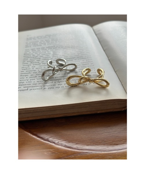 apres jour mignon（アプレジュールミニョン）の「【apresjour mignon×ARIAZ】リボンリング（リング・レディース・シルバー/ゴールド・ONESIZE）」の4枚目の写真