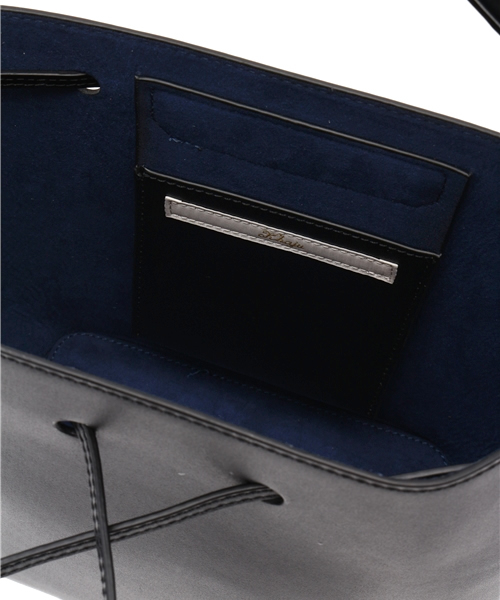 Khaju（カージュ）の「Khaju:バイカラードローストリングバッグ（ハンドバッグ・レディース・ブラック/ベージュ・ONE SIZE）」の6枚目の写真