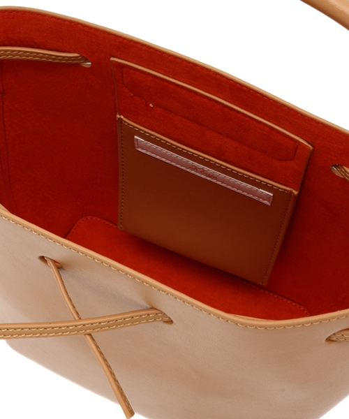 Khaju（カージュ）の「Khaju:バイカラードローストリングバッグ（ハンドバッグ・レディース・ブラック/ベージュ・ONE SIZE）」の9枚目の写真