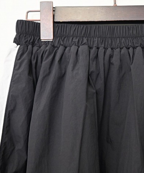 STYLEBLOCK（スタイルブロック）の「綿タッチタフタサイドラインフレアスカート（スカート・レディース・ブラック/アイボリー/ライトグレー・M）」の6枚目の写真