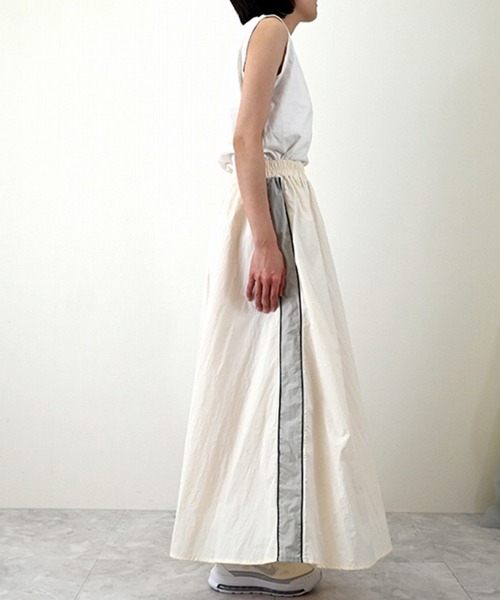 STYLEBLOCK（スタイルブロック）の「綿タッチタフタサイドラインフレアスカート（スカート・レディース・ブラック/アイボリー/ライトグレー・M）」の8枚目の写真