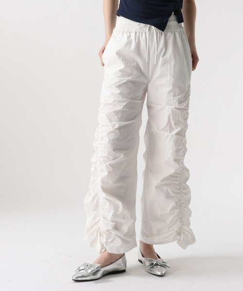 FOREVER 21(フォーエバー トゥエンティーワン)の「【2024SS】ギャザーボリュームパンツ(カーゴパンツ・レディース・オフホワイト/ブラック/ピンク・SMALL/MEDIUM)」の2枚目の写真