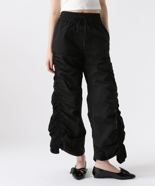 FOREVER 21(フォーエバー トゥエンティーワン)の「【2024SS】ギャザーボリュームパンツ(カーゴパンツ・レディース・オフホワイト/ブラック/ピンク・SMALL/MEDIUM)」の3枚目の写真