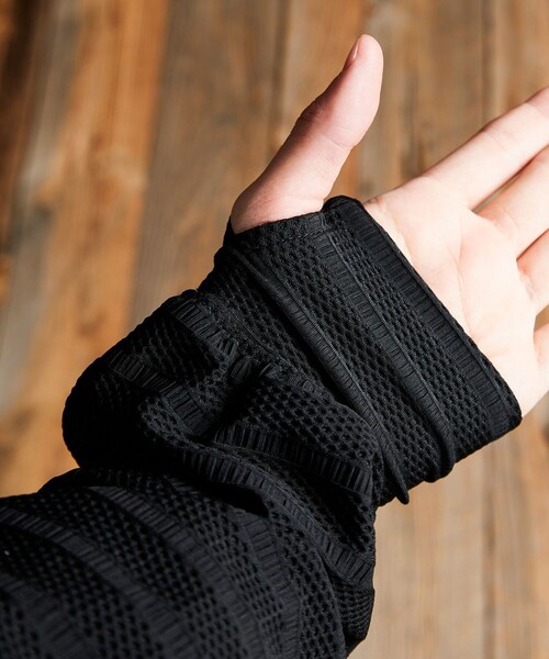 Jonas Claesson（ジョナスクレアッソン）の「JONAS CLAESSON/ジョナスクレアッソン ラッシュパーカー/フルジップパーカー/ラッシュガード/水陸両用（ラッシュガード・メンズ・ブラック・MEDIUM/LARGE）」の2枚目の写真